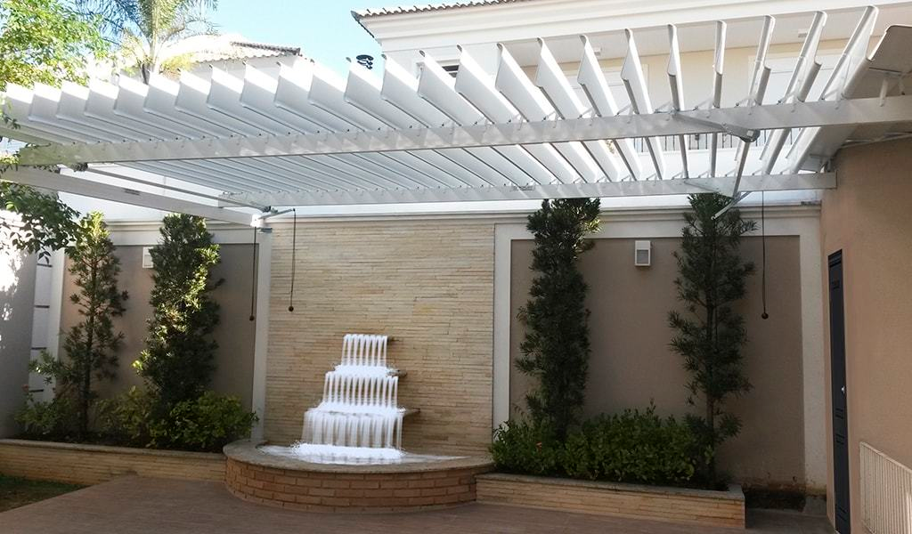 Somos especialistas em coberturas abre e fecha que oferecem luminosidade e ventilação